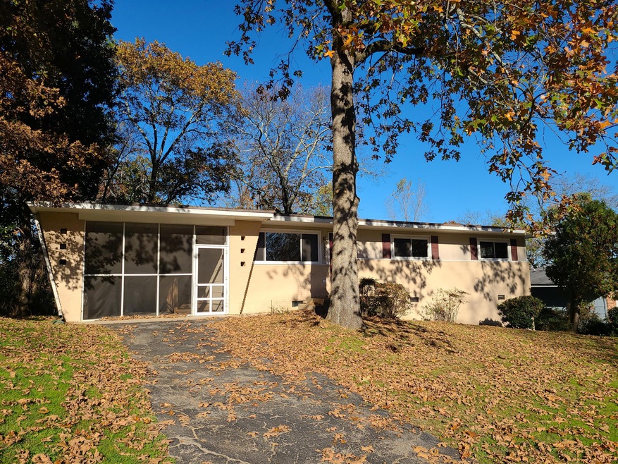 1325 Cloverdale Cir, Hixson, TN 37343 - photo 1