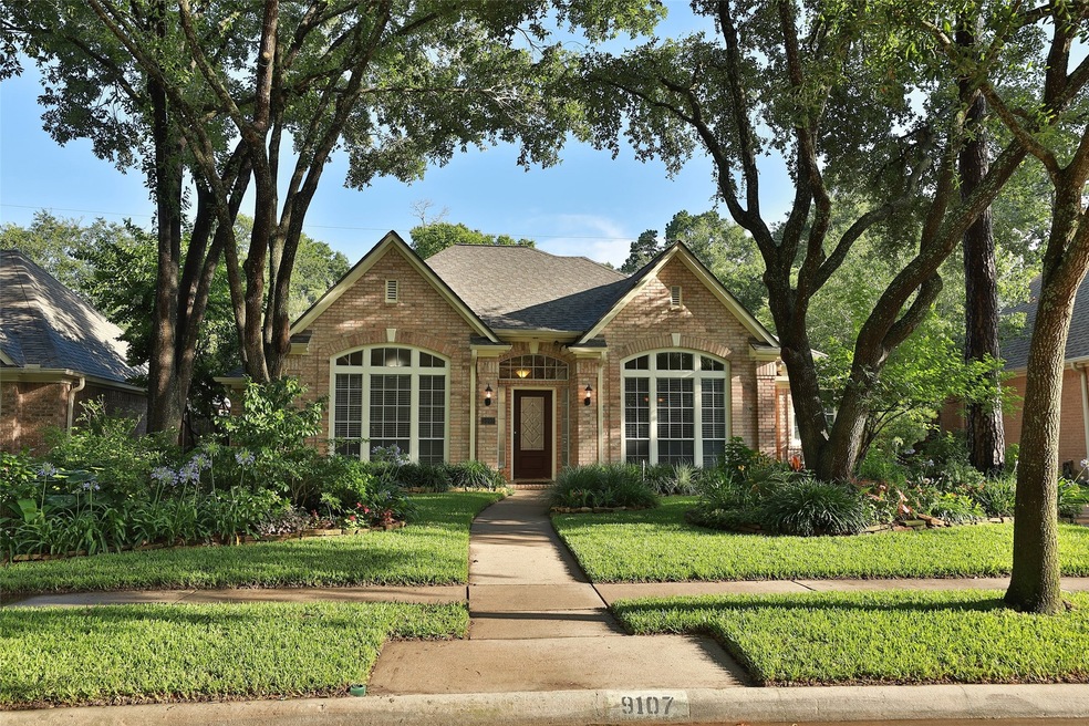 9107 Woodwind Lakes Dr, Houston, TX 77040 - photo 1