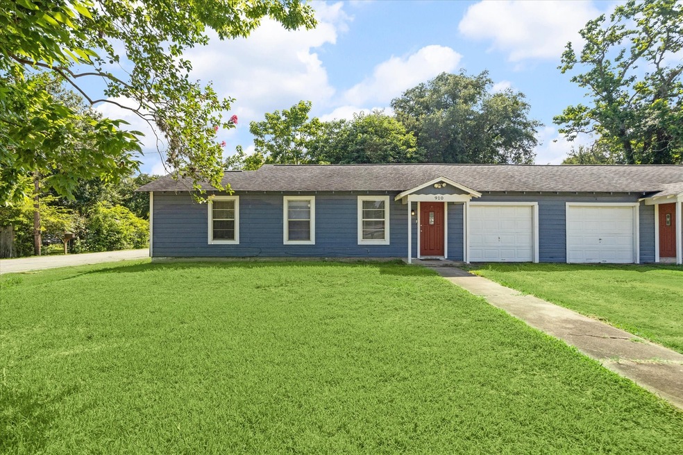 910 S 3rd St, Richmond, TX 77469 - photo 1