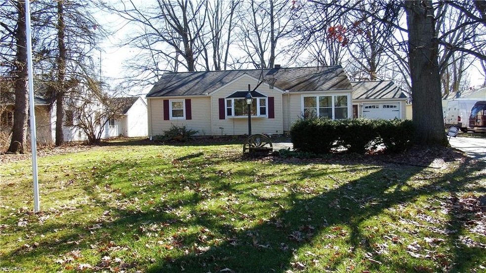 Front yard with ample parking and turn around.