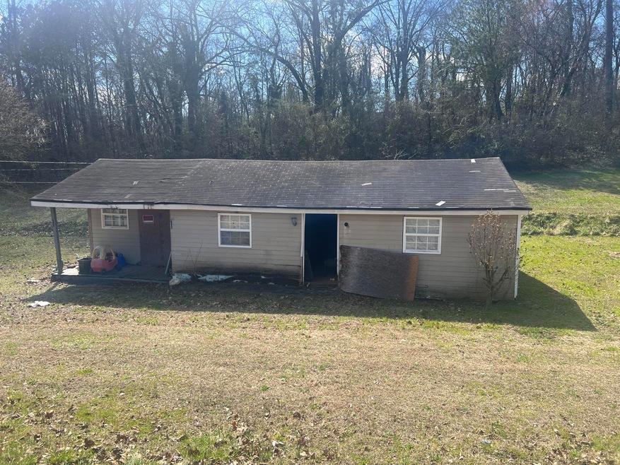 705 N Chattanooga St, La Fayette, GA 30728 - photo 1