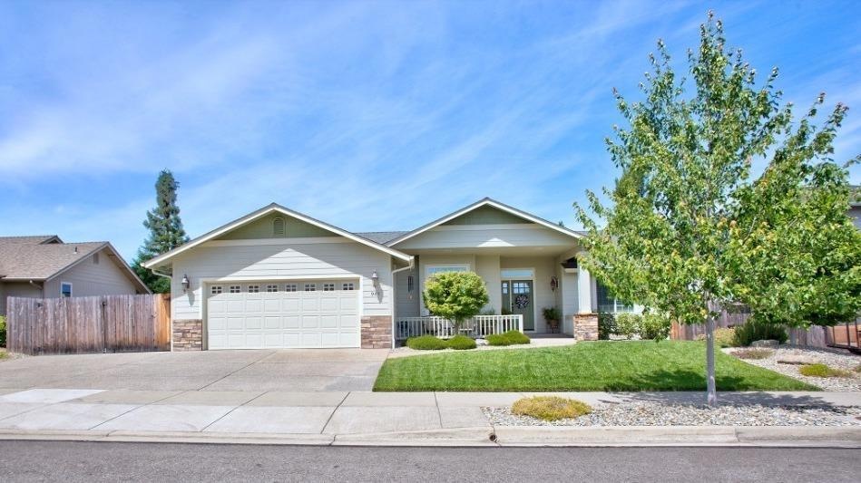 948 SW Harvest Dr, Grants Pass, OR 97527 - photo 1