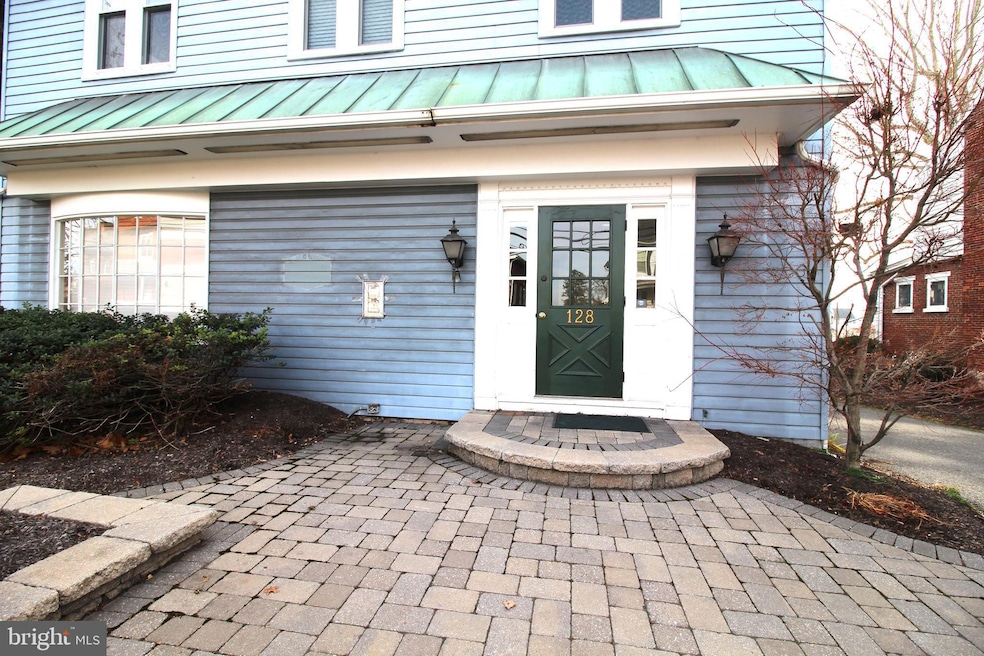 128 1ST FLOOR W Main St, New Holland, PA 17557 - photo 1