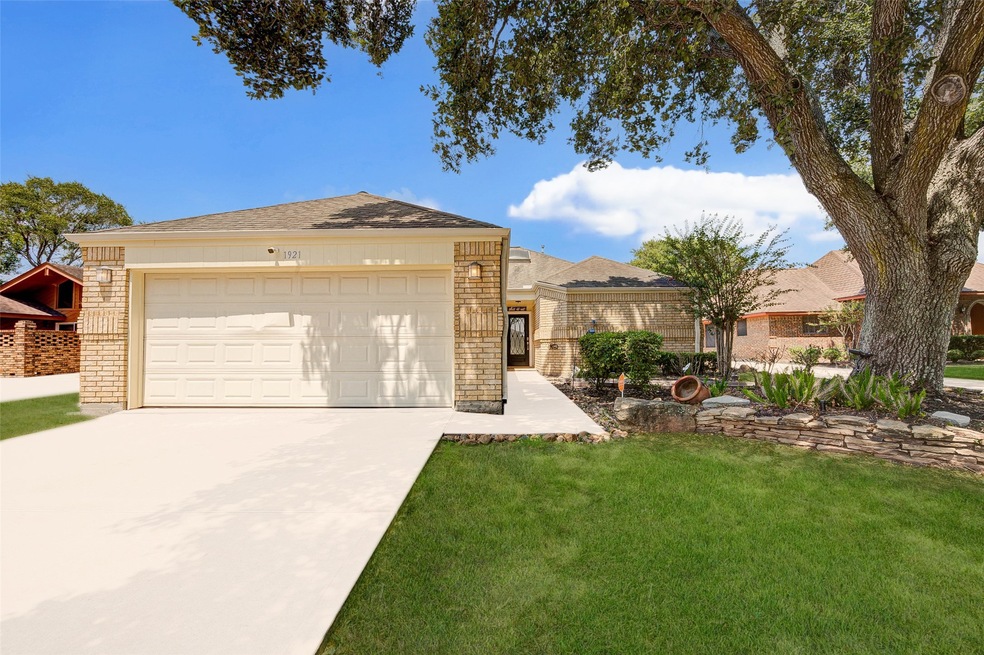 1921 Teakwood St, Richmond, TX 77469 - photo 1