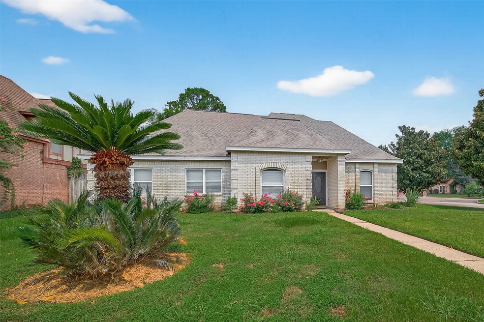 5310 Holly View Dr, Houston, TX 77091 - photo 1