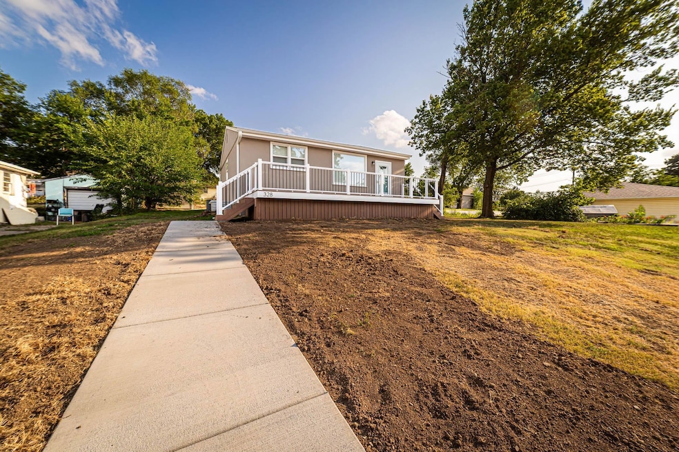 328 W 17th St, Concordia, KS 66901 - photo 1