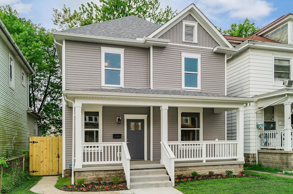 R - Gilbert St 105