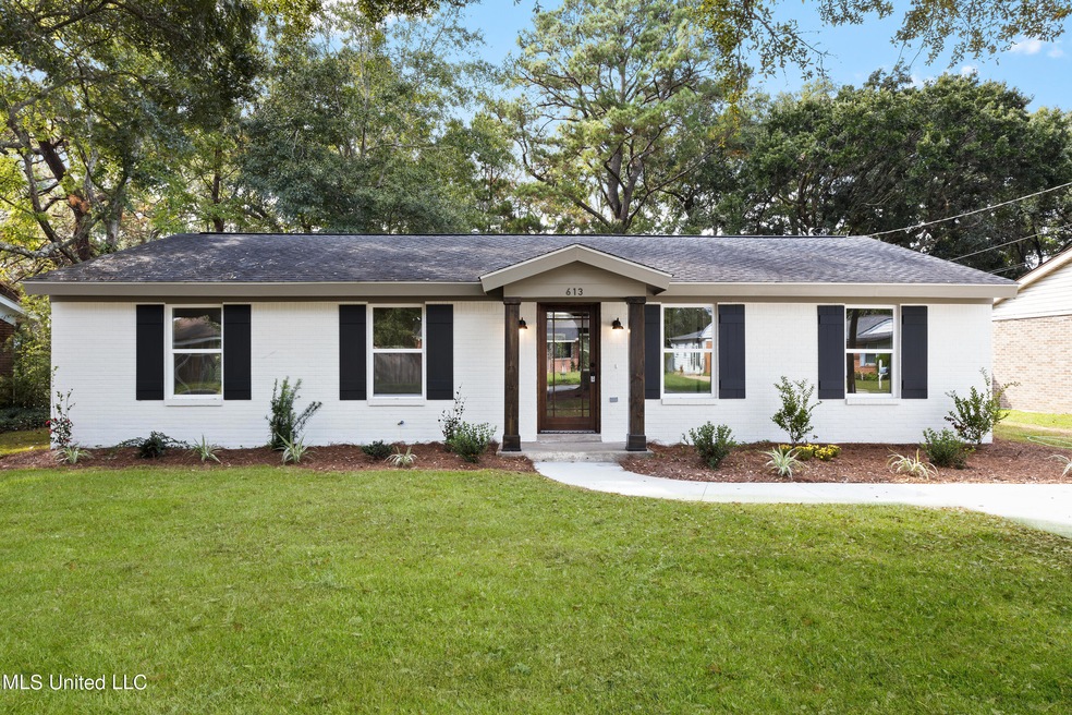 613 Clark Ave, Ocean Springs, MS 39564 - photo 1