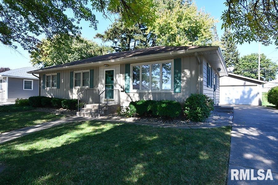 1902 W 37th St, Davenport, IA 52806 - photo 1