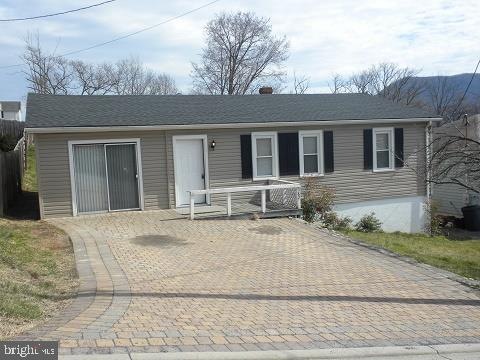 382 Stonewall St, Strasburg, VA 22657 - photo 1