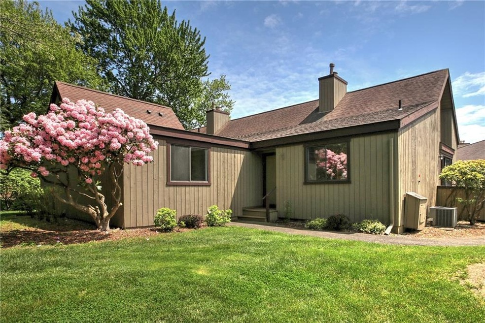 446 Hammerstone Ln unit A, Stratford, CT 06614 - photo 1