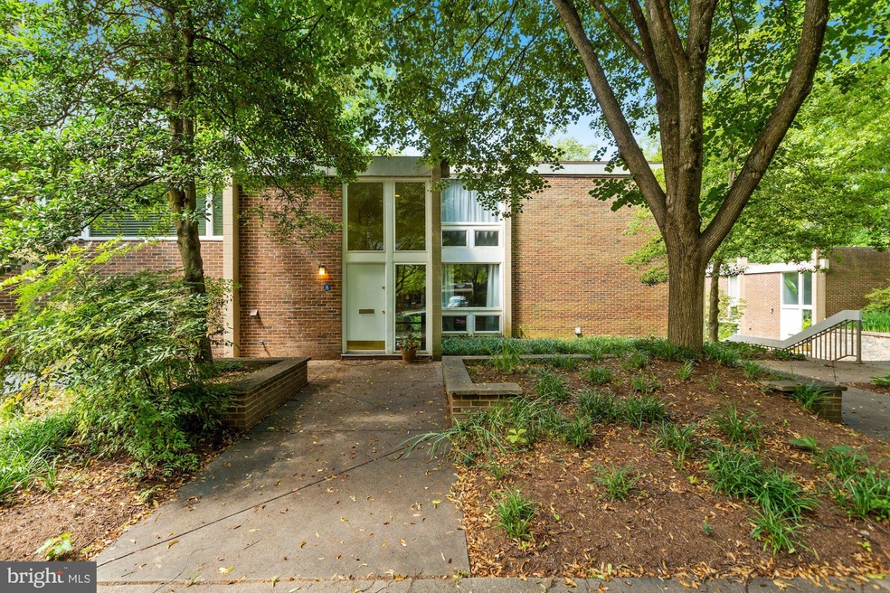 11515 Maple Ridge Rd, Reston, VA 20190 - photo 1