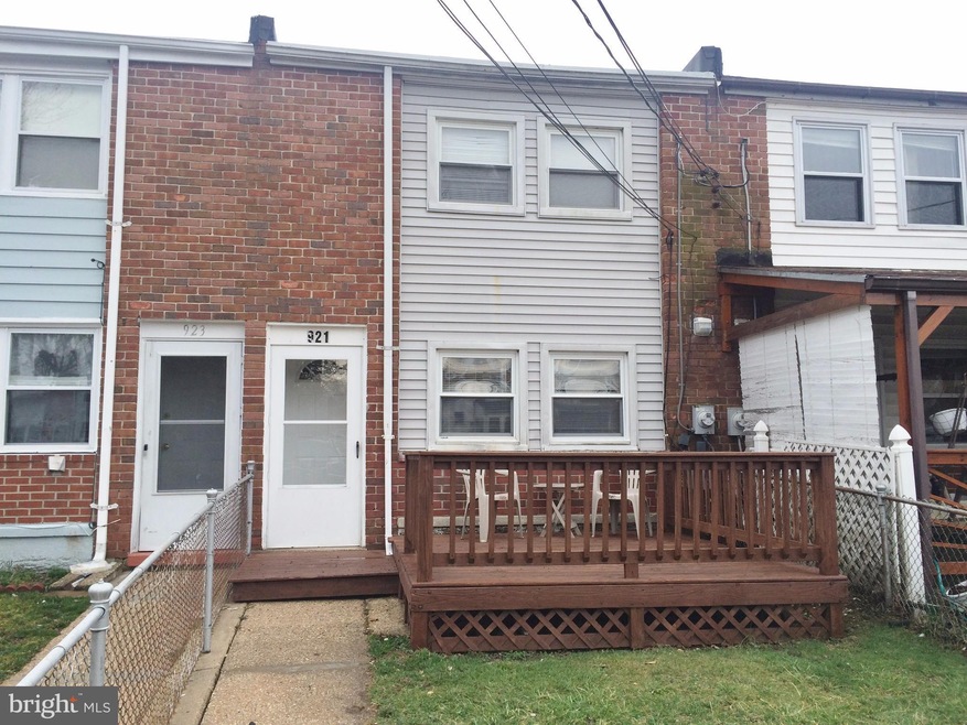 921 Catawba Ct, Halethorpe, MD 21227 - photo 1