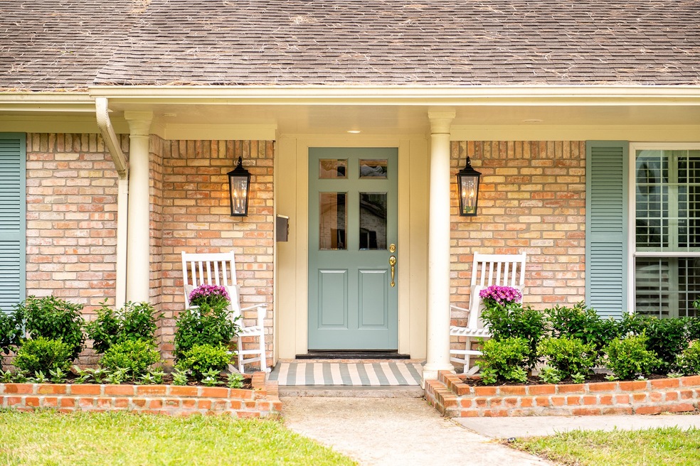 10007 Ella Lee Ln, Houston, TX 77042 - photo 1