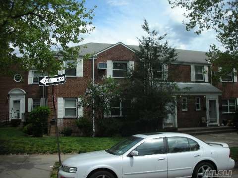 75-17 255th St unit G-1, Glen Oaks, NY 11004 - photo 1