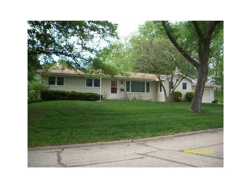 . NICE  RANCH  ON  AN  OVERSIZED  LOT.