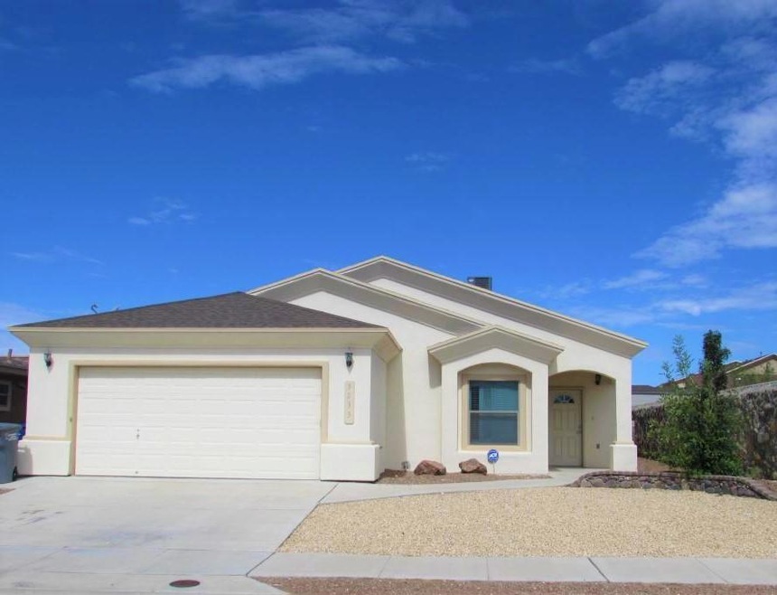 13816 Lago Vista Ave, Horizon City, TX 79928 - photo 1