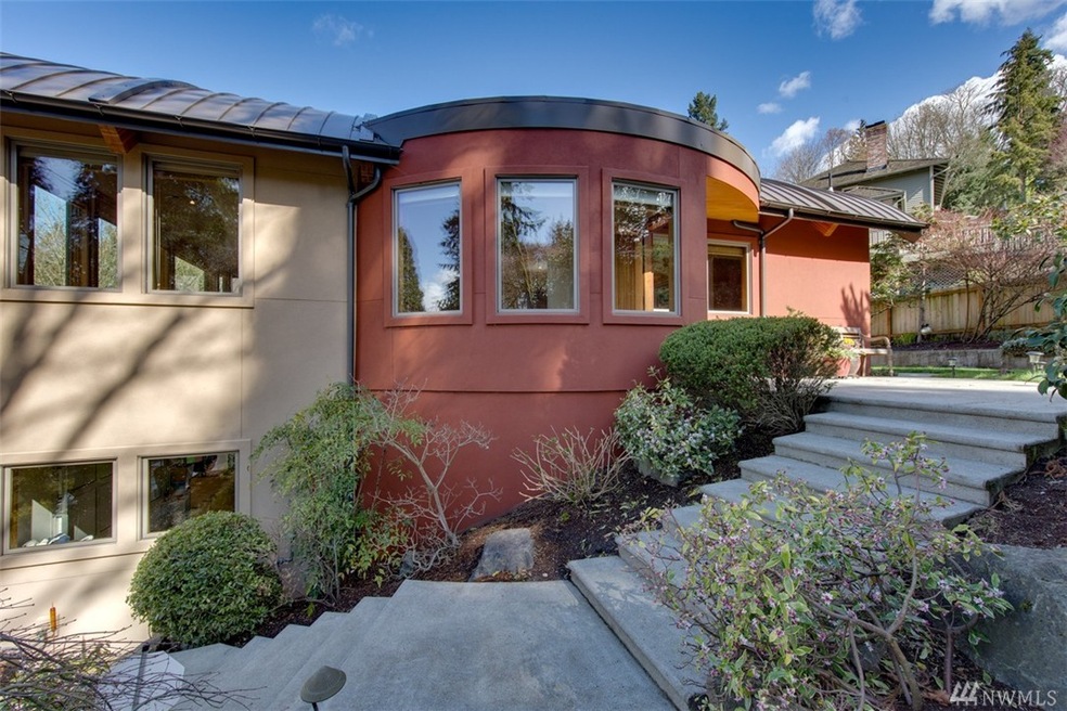 5335 W Mercer Way, Mercer Island, WA 98040 - photo 1