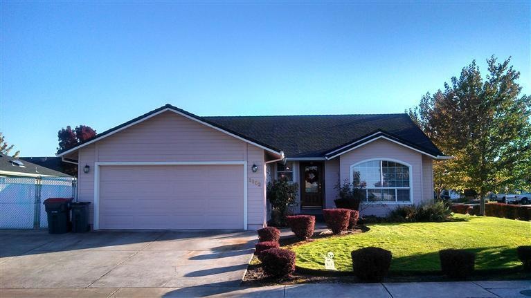 1102 Gate Park Dr, Central Point, OR 97502 - photo 1