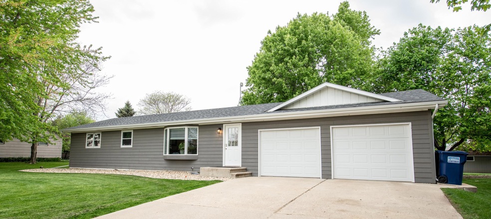 40512 254th St, Mitchell, SD 57301 - photo 1