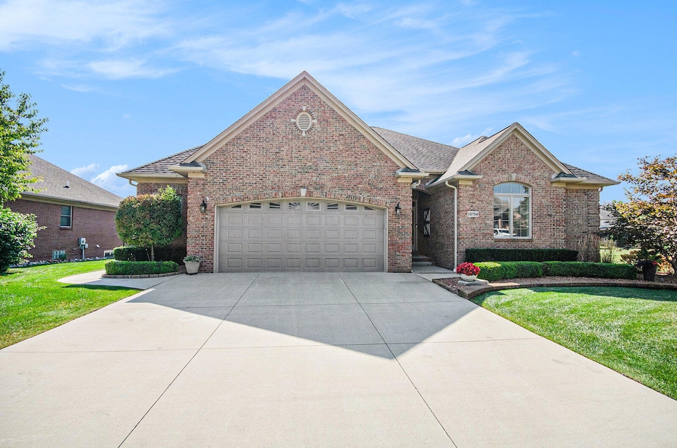 16754 Shinnecock Dr, Macomb, MI 48042 - photo 1