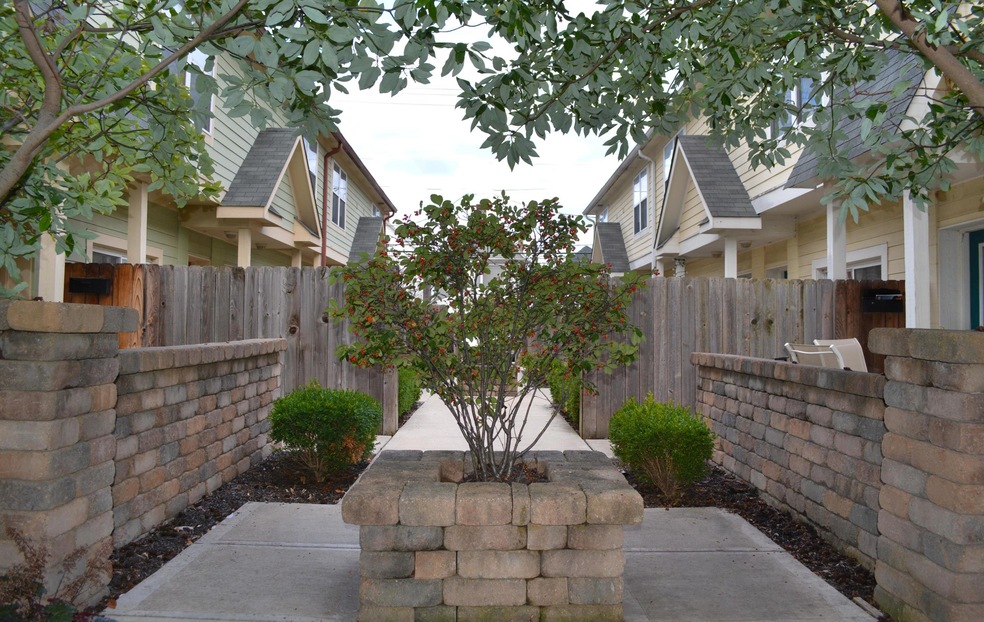 1088 Perry St unit E, Columbus, OH 43201 - photo 1