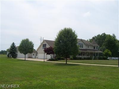 Beautiful Victorian Colonial with wrap around cove