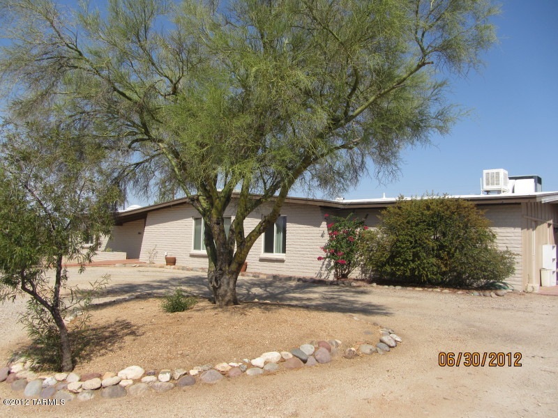 Front of house with circular drive