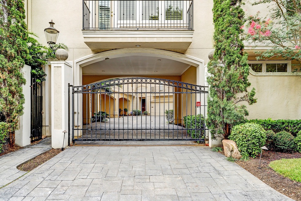 2086 Brentwood Dr, Houston, TX 77019 - photo 1