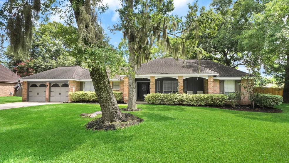 1311 Greenbriar Ave, Friendswood, TX 77546 - photo 1