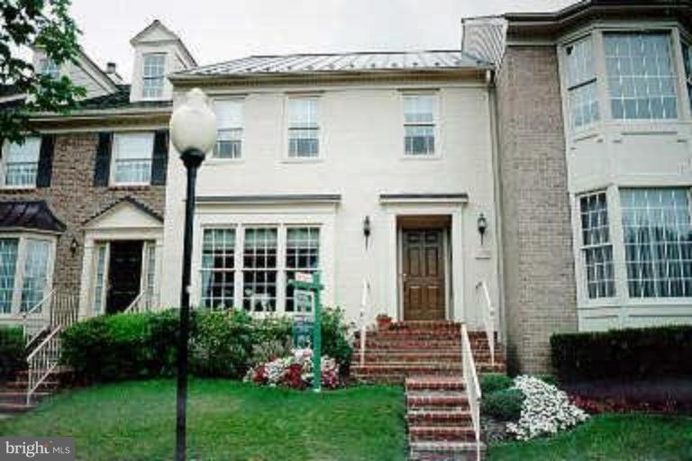 10755 Brewer House Rd, Rockville, MD 20852 - photo 1