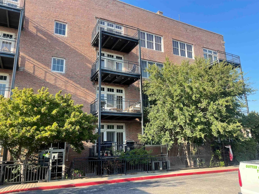 Live downtown & Have it ALL!