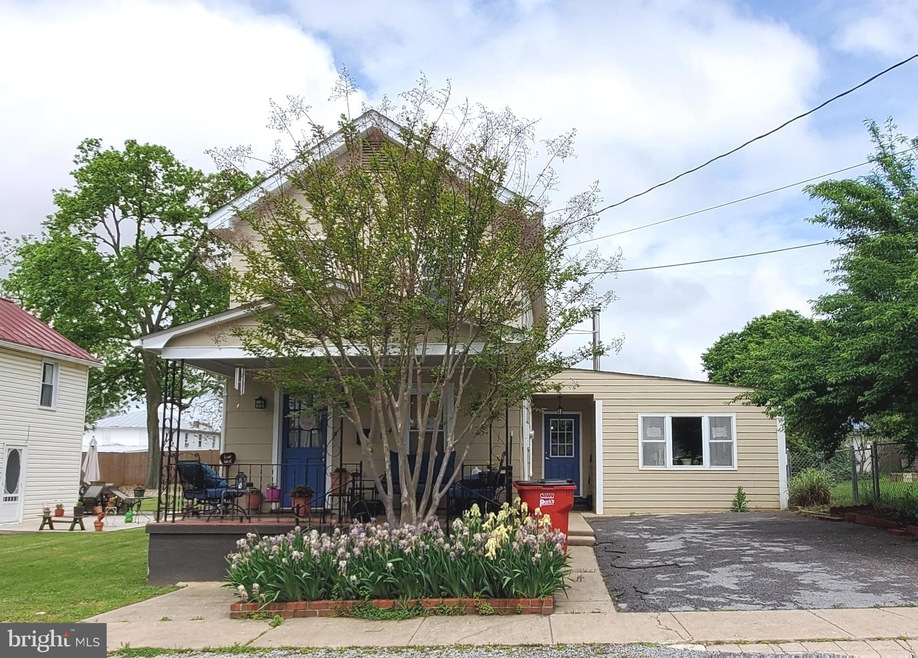 124 W 6th Ave, Ranson, WV 25438 - photo 1