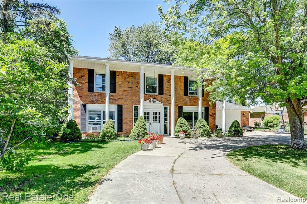 28224 Southpointe Road, Grosse Ile Township, MI-1-
