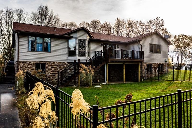 Welcome to 140 Stoup Road!  Level 2+ acres offerin