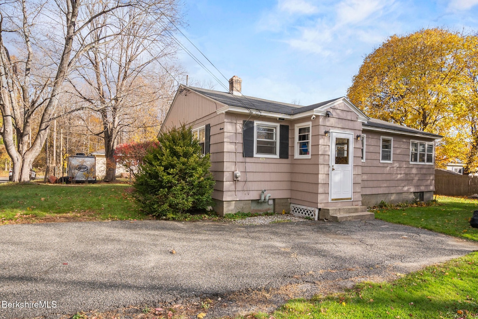 11 Mcallister St, Pittsfield, MA 01201 - photo 1