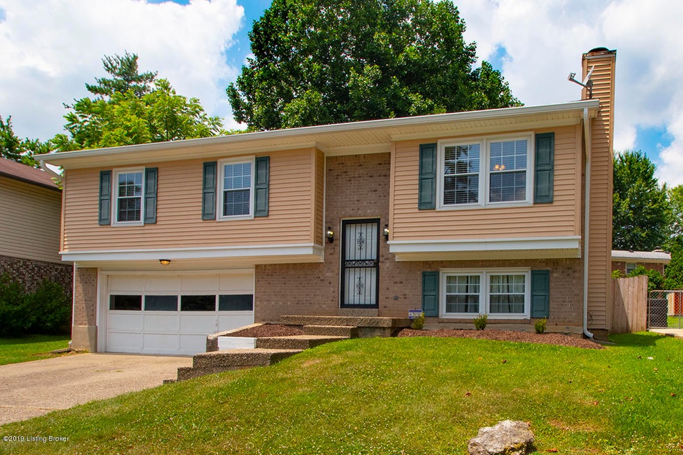 8420 Roseborough Rd, Louisville, KY 40228 - photo 1