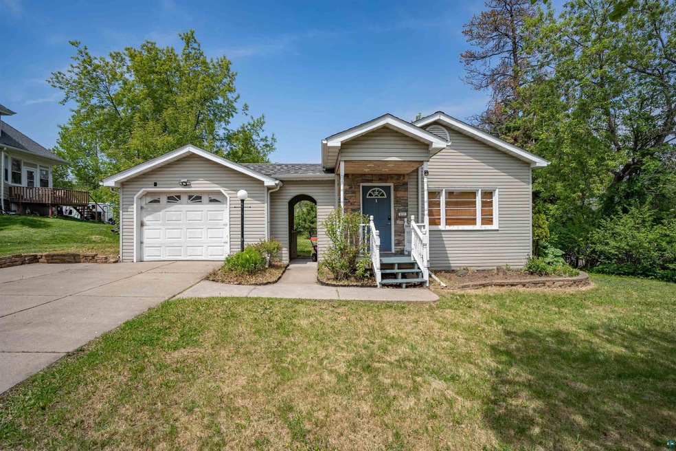 5117 Colorado St, Duluth, MN 55804 - photo 1