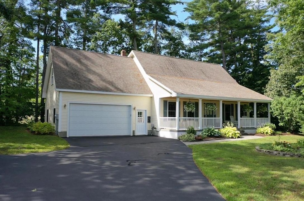 11 Riverside Dr