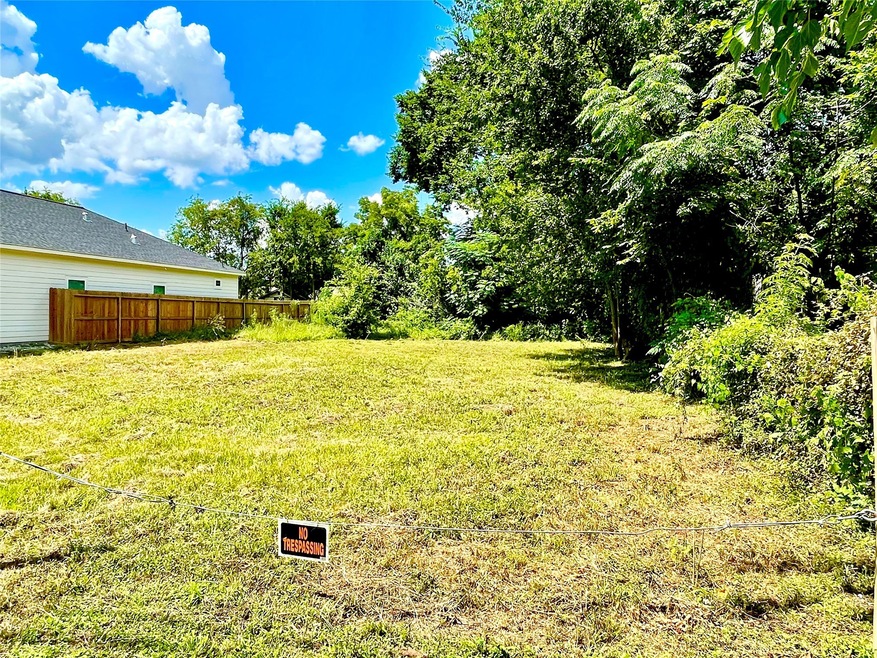 922 Dewalt St, Houston, TX 77088 - photo 1