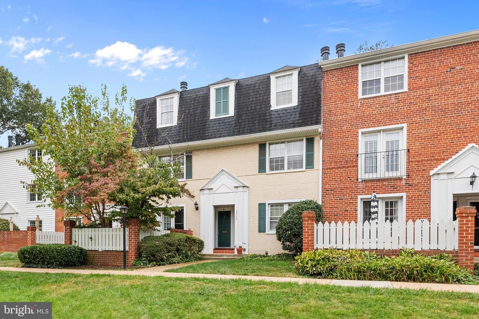 2715 S Walter Reed Dr unit B, Arlington, VA 22206 - photo 1