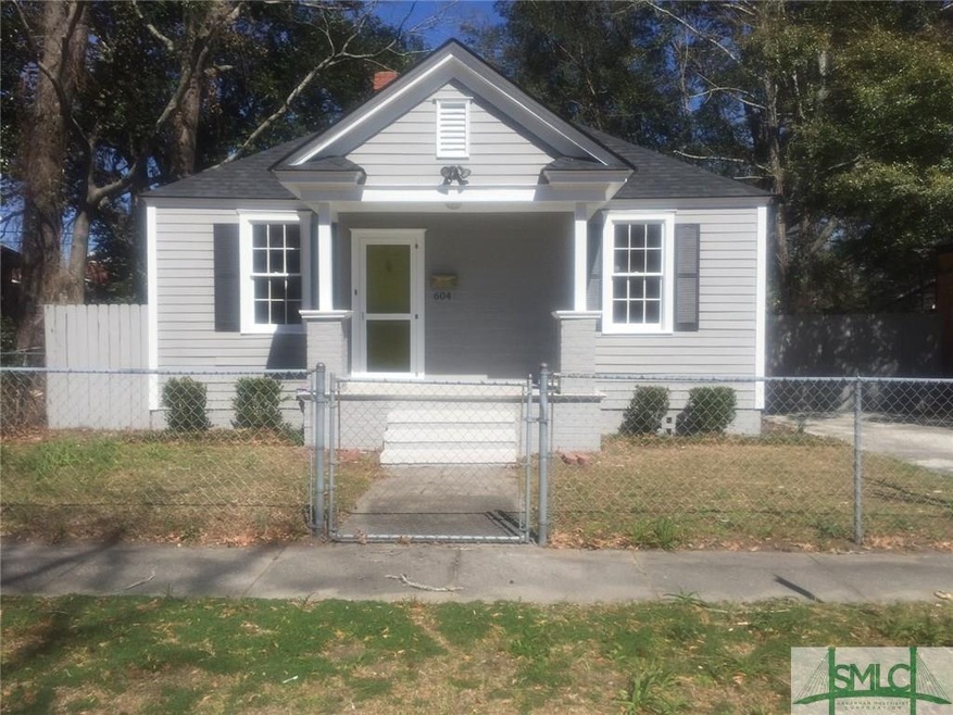 Cozy Bungalow With Beautiful Curb Appeal