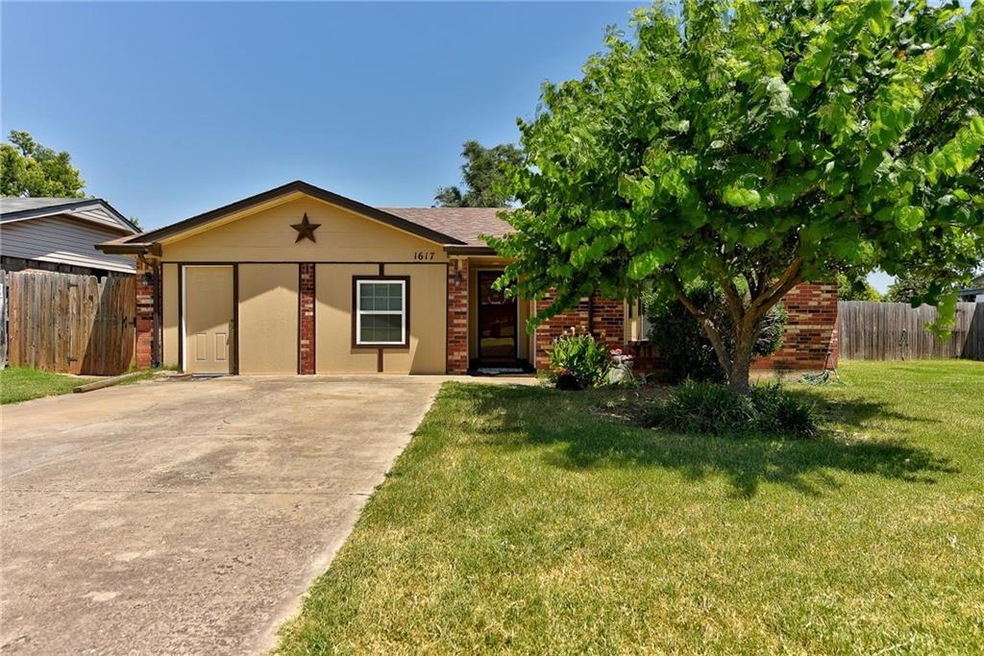 1617 NE 6th St, Moore, OK 73160 - photo 1