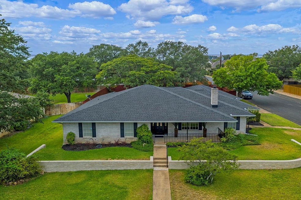 121 Edgewood Dr, Fredericksburg, TX 78624 - photo 1