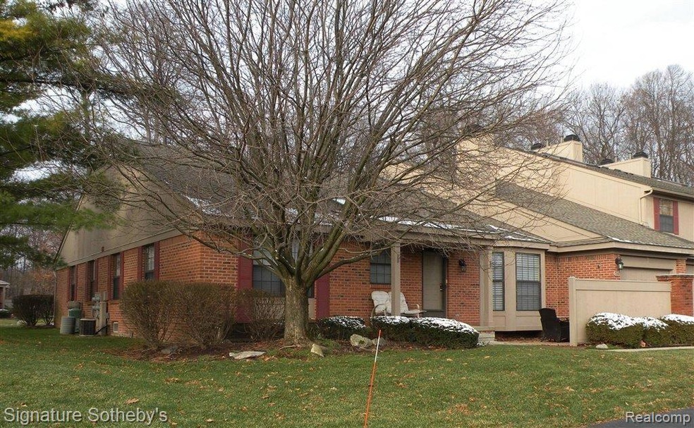 7144 Green Farm Rd unit 170, West Bloomfield, MI 48322 - photo 1