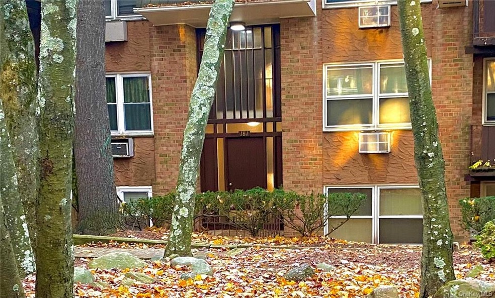 181 Kearsing Pkwy unit G, Monsey, NY 10952 - photo 1