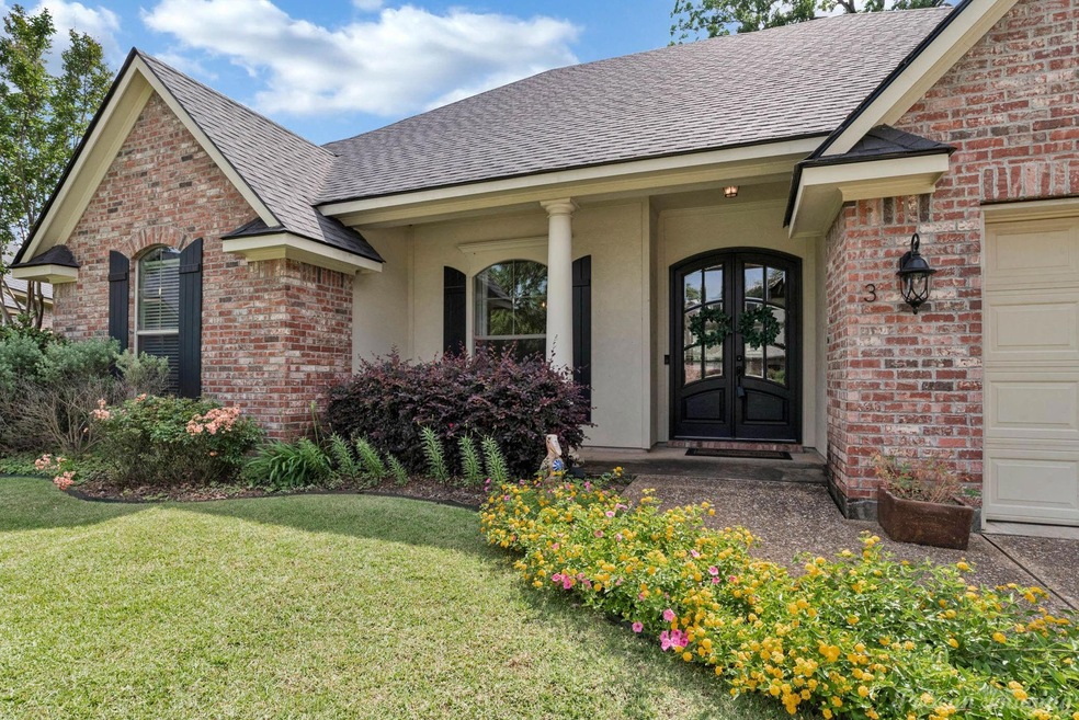 View of front facade featuring a garage and a fron