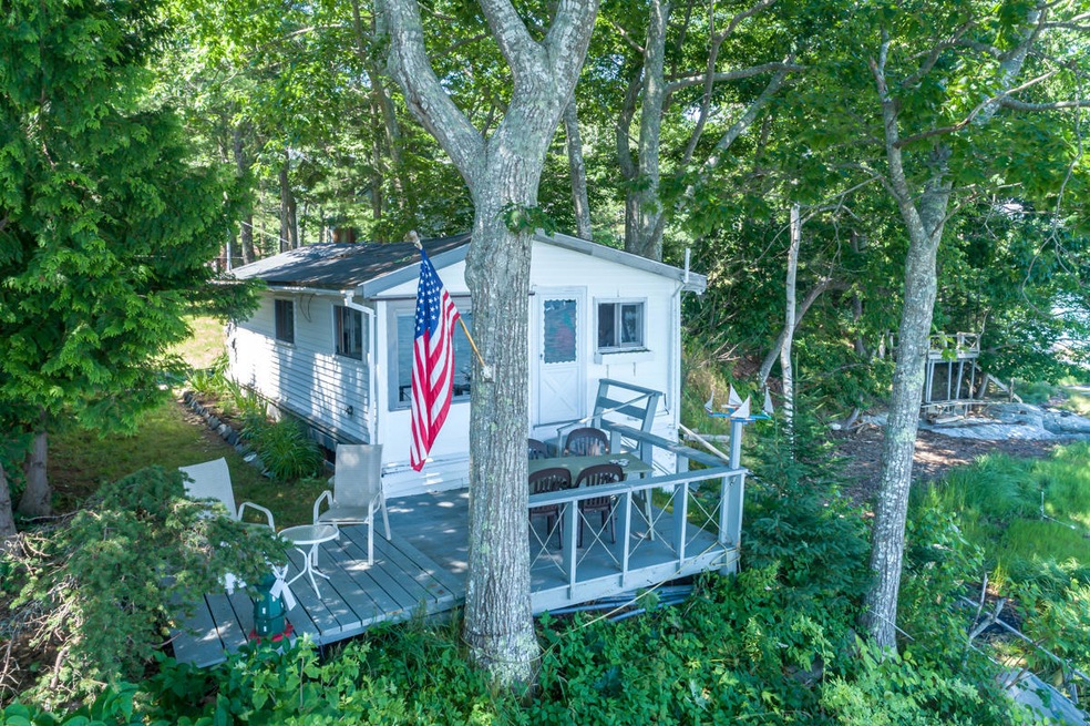 122 Maquoit Dr, Freeport, ME 04032 - photo 1