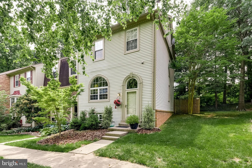 9589 Lindenbrook St, Fairfax, VA 22031 - photo 1