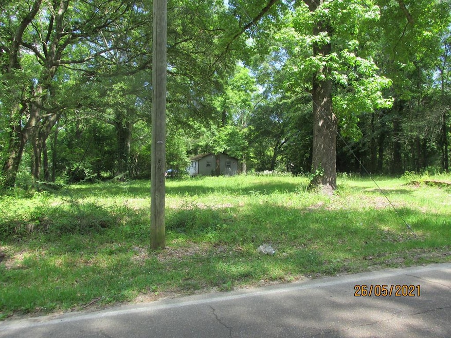 1931 N 1st Ave, Laurel, MS 39440 - photo 1